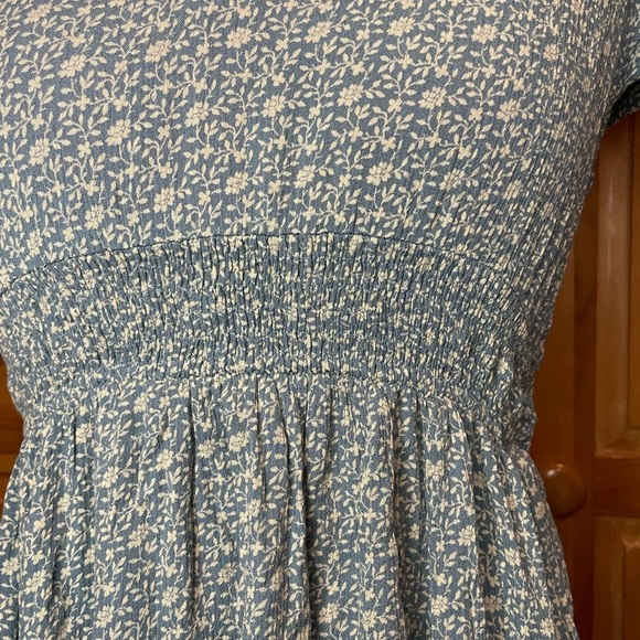 April Cornell with Dainty Lace Collar and Tiny flowers - Picture 5 of 9